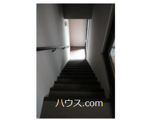大井町築浅デザイナーズ賃貸店舗物件の階段画像