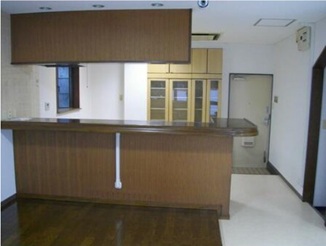 CREMメゾンキッチン前