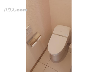 賃貸室外の共同トイレ