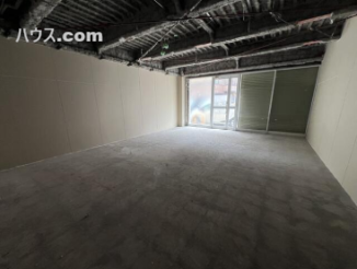 入口付近　スケルトン